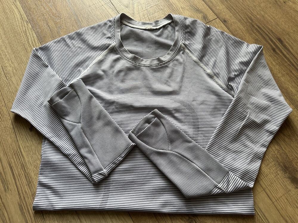 Lululemon Women’s 6 Top Striped Thumbholes Run Swiftly Tech Long Sleeve Shirt